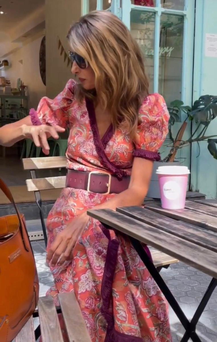 Elegant long pink dress with short sleeves