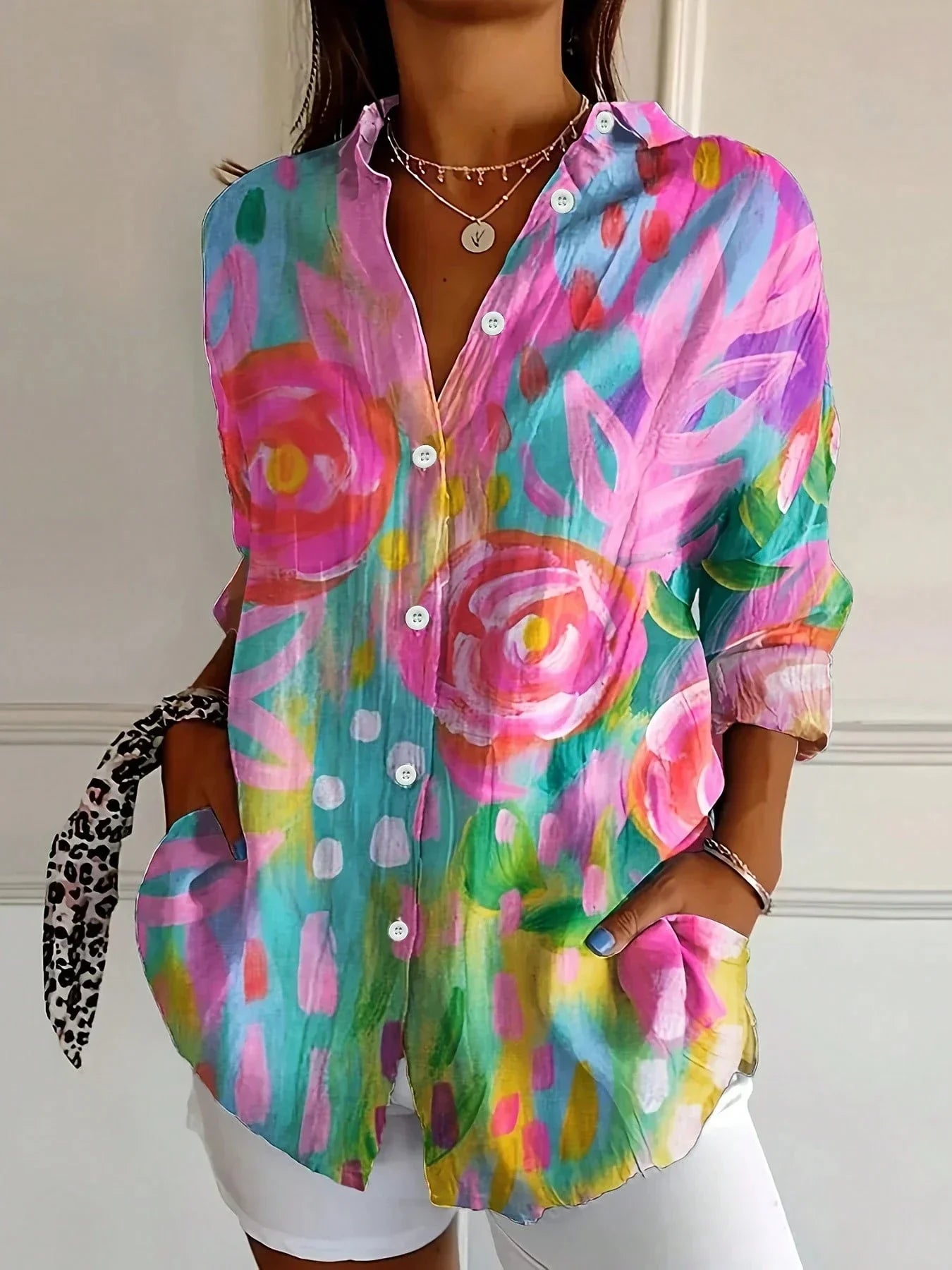 Annika - Colourful blouse with playful print