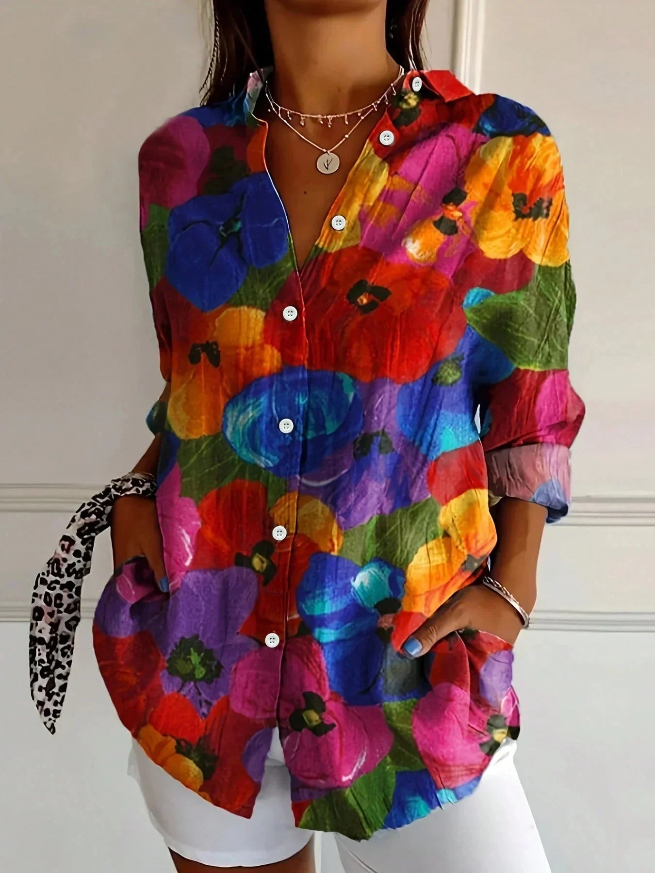 Annika - Colourful blouse with playful print