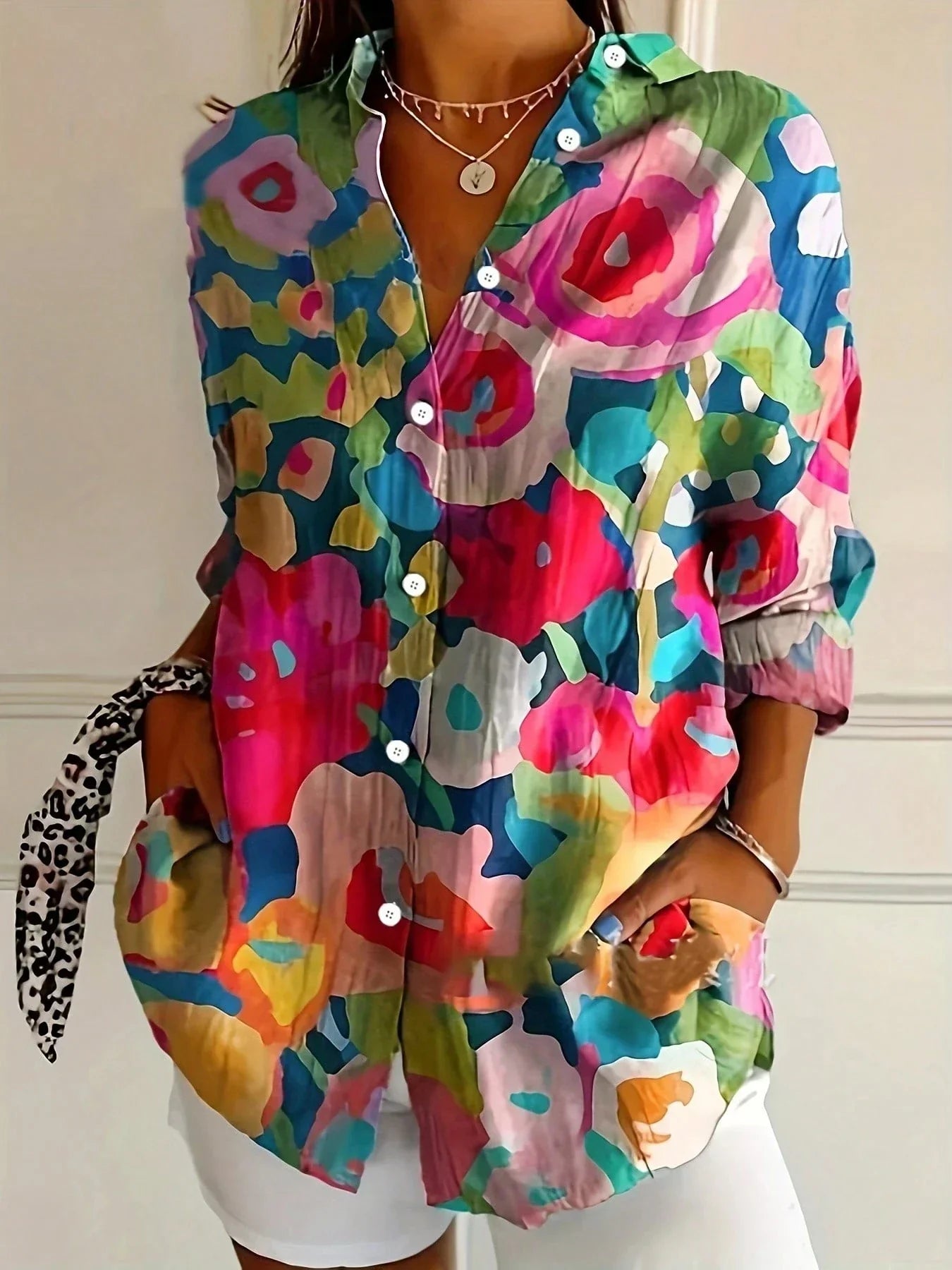 Annika - Colourful blouse with playful print