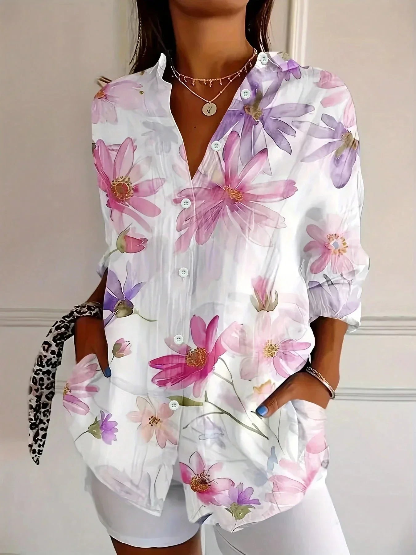 Annika - Colourful blouse with playful print