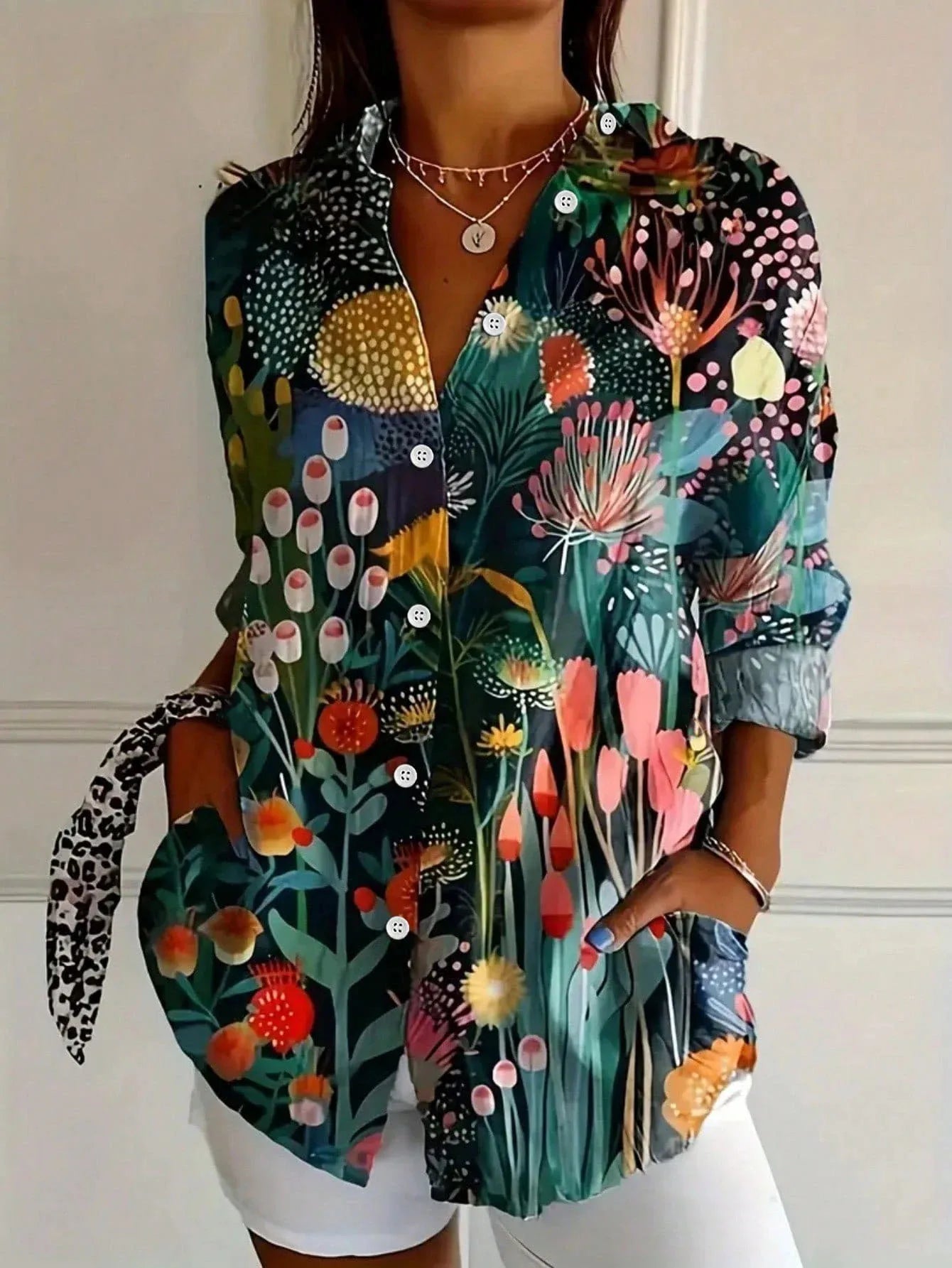 Annika - Colourful blouse with playful print