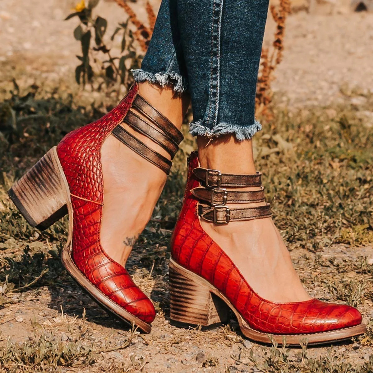 Verona | Orthopaedic heels with a vintage-style ankle strap